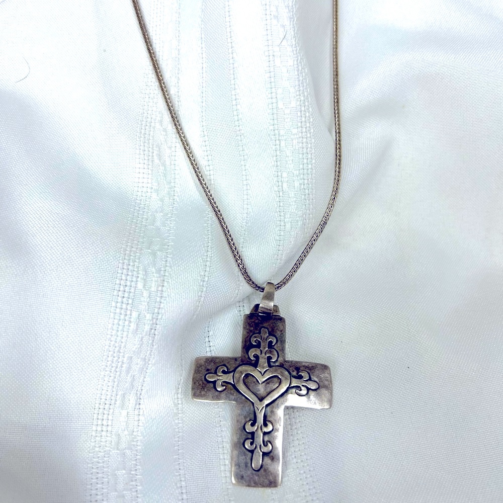 Silver cross necklace awesome condition!